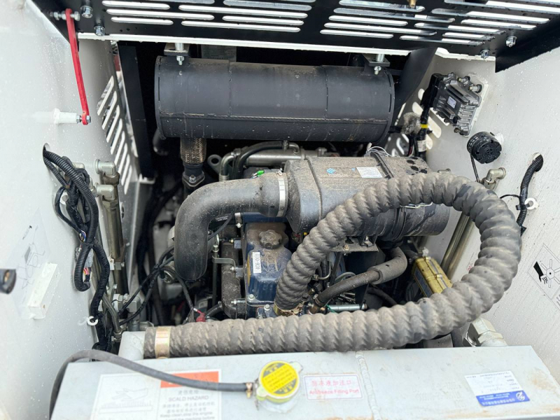 Мини-погрузчик XTRAC S12 (1250 кг 2 скорости HI HLOW)