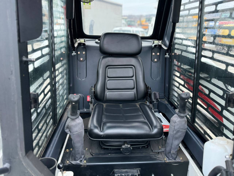 Мини-погрузчик XTRAC S12 (1250 кг 2 скорости HI HLOW)