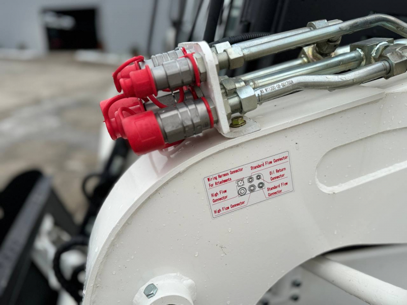 Мини-погрузчик XTRAC S12 (1250 кг 2 скорости HI HLOW)