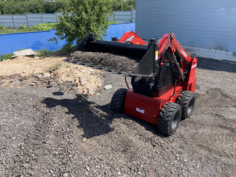 Мини-погрузчик QUADTRAC SSL95 MAX (950 кг кондиционер ковш 4-1)