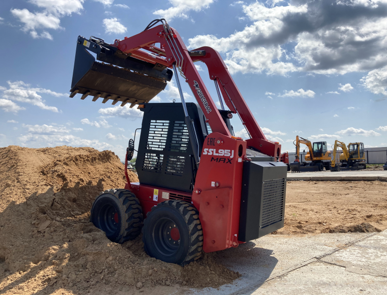 Мини-погрузчик QUADTRAC SSL95 MAX (950 кг кондиционер ковш 4-1)