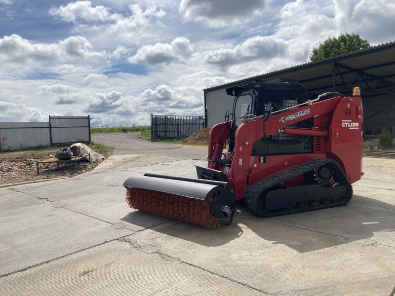 Мини-погрузчик QUADTRAC CTL135 (1300 кг (2023 г)) HV Market