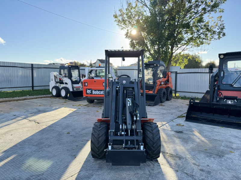 Мини-погрузчик CASTLOADERS 825D ИТАЛИЯ (Кабина STANDARD)