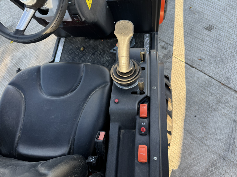 Мини-погрузчик CASTLOADERS 825D ИТАЛИЯ (Кабина STANDARD)