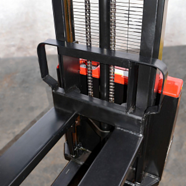 Самоходный штабелер OXLIFT AX12 2500 мм 1200 кг