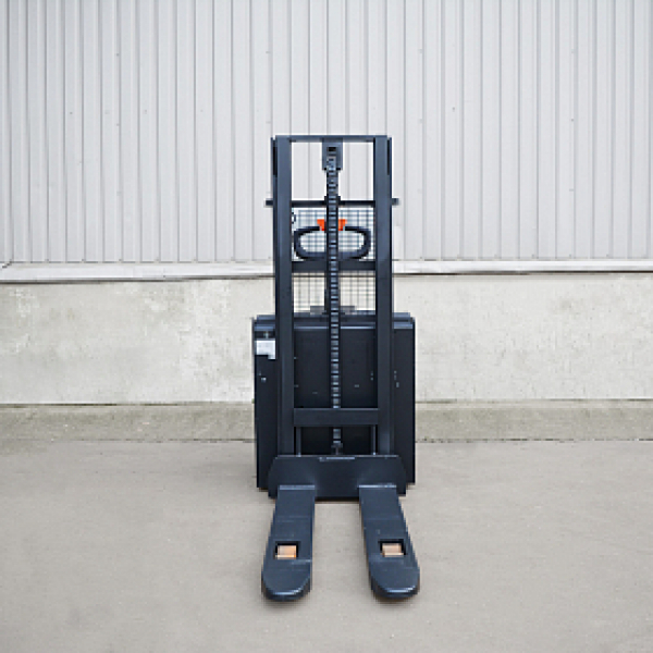 Самоходный штабелер OXLIFT BX1526E 2600 мм 1500 кг с платформой для оператора