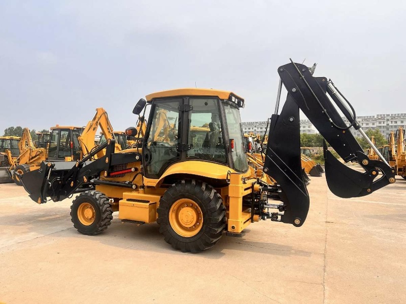 Колесный экскаватор-погрузчик MTK 3CX