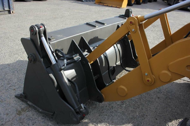 Колесный экскаватор-погрузчик MTK 3CX