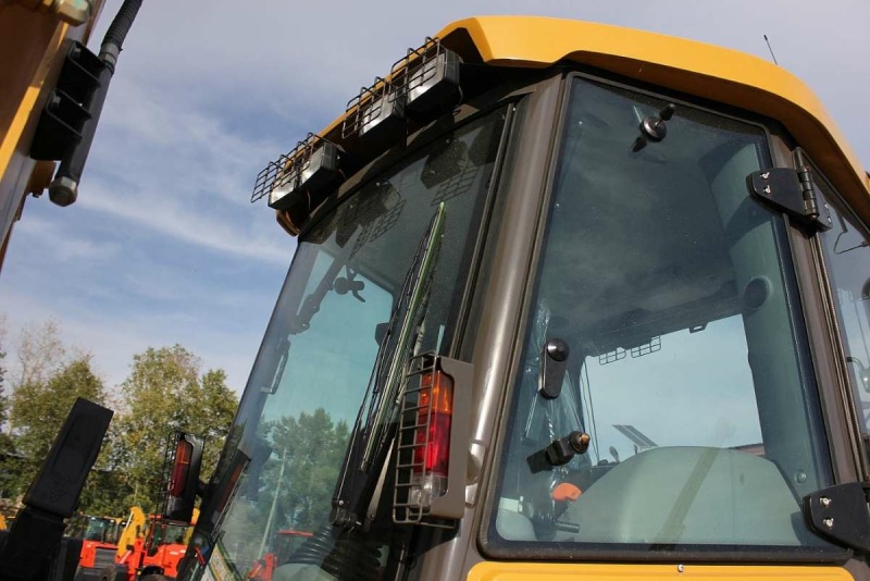 Колесный экскаватор-погрузчик MTK 3CX