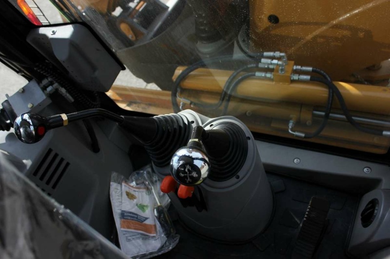 Колесный экскаватор-погрузчик MTK 3CX