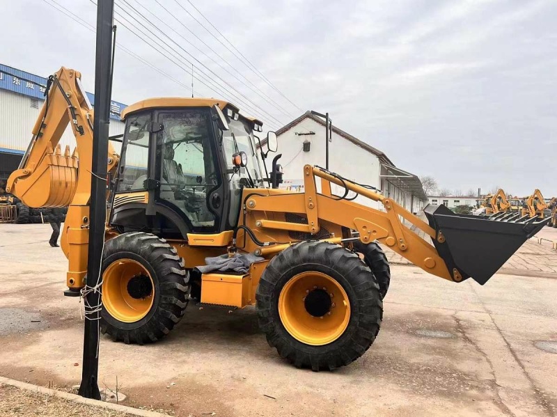 Колесный экскаватор-погрузчик MTK 4CX