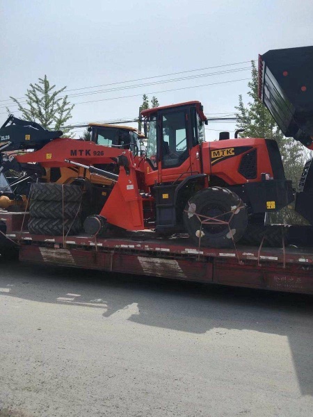 Фронтальный погрузчик МТК 926