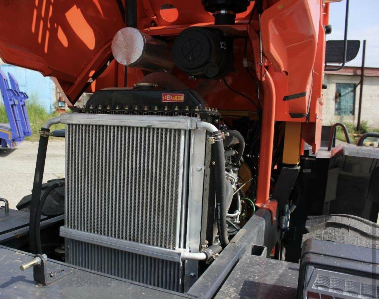 Фронтальный погрузчик МТК 300 с удлиненной стрелой