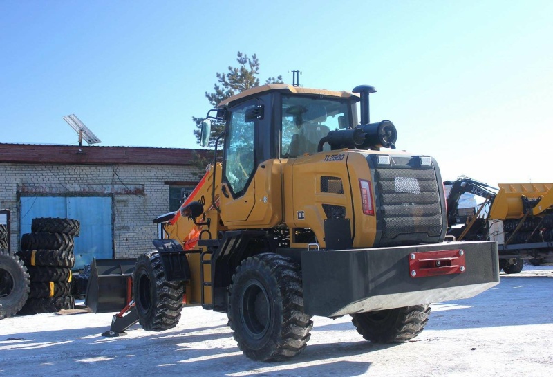 Телескопический погрузчик MTK TL2500 с аутригерами 7м