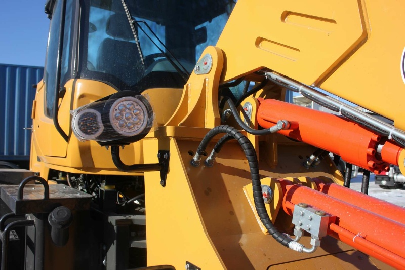 Телескопический погрузчик MTK TL2500 с аутригерами 7м