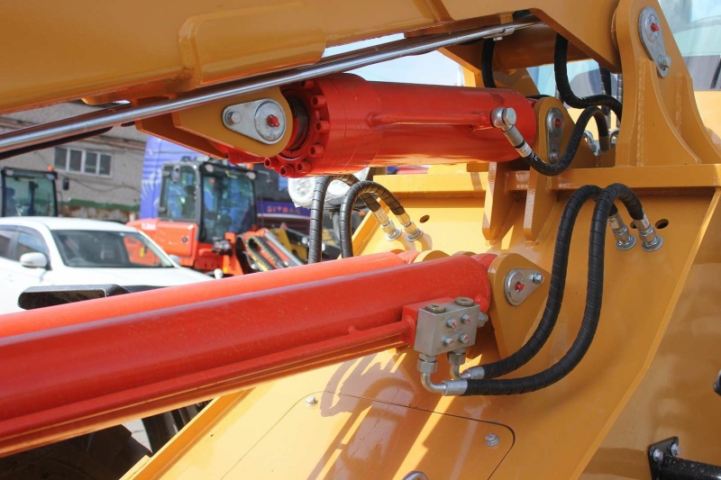 Телескопический погрузчик MTK TL3000 с аутригерами