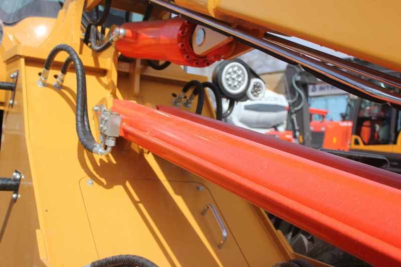 Телескопический погрузчик MTK TL3000 с аутригерами