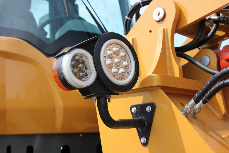 Телескопический погрузчик MTK TL4000 с аутригерами