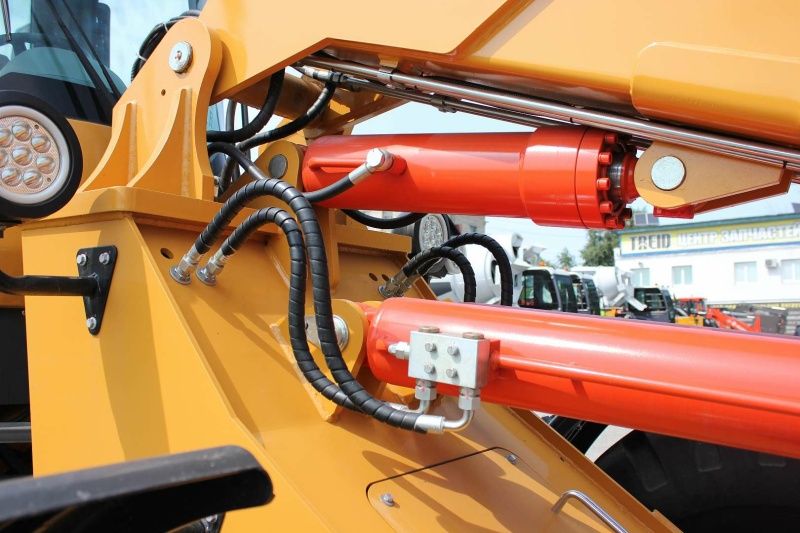 Телескопический погрузчик MTK TL4000 с аутригерами