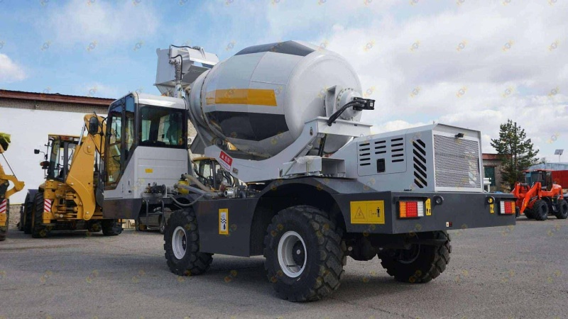 Самоходный бетоносмеситель MTK mix 2.5