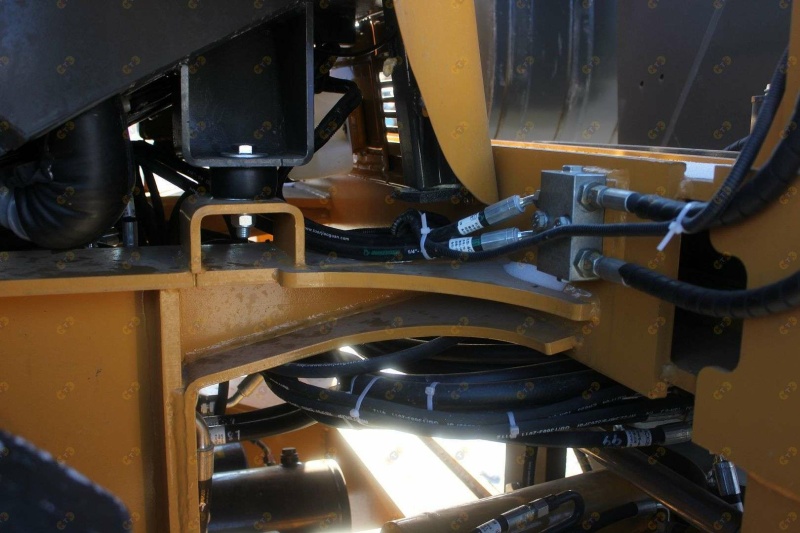 Экскаватор-погрузчик MTK 4CX