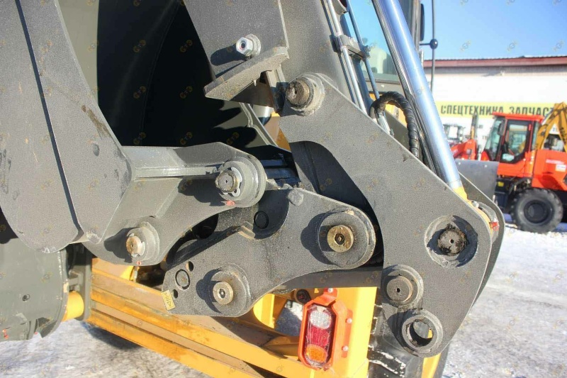 Экскаватор-погрузчик MTK 4CX