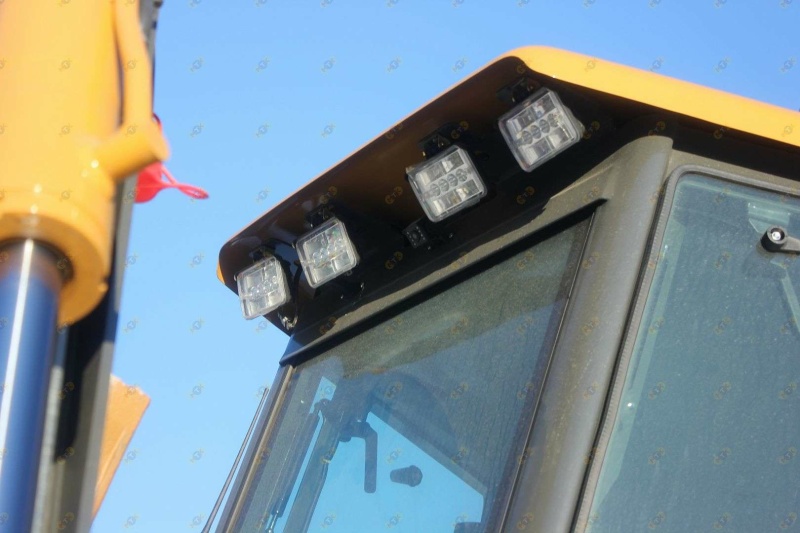 Экскаватор-погрузчик MTK 4CX