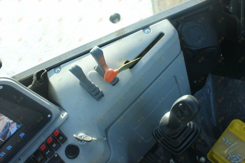 Экскаватор-погрузчик MTK 4CX