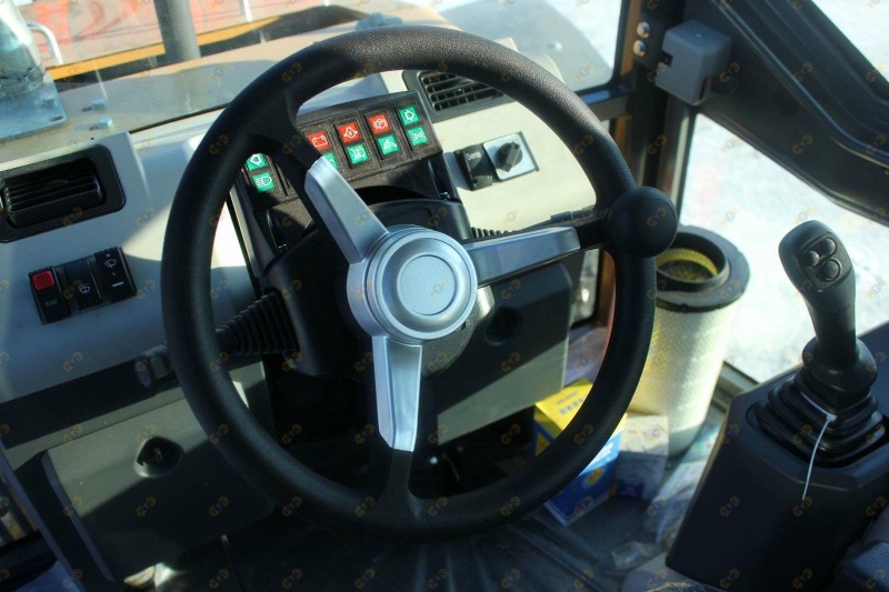 Экскаватор-погрузчик MTK 4CX