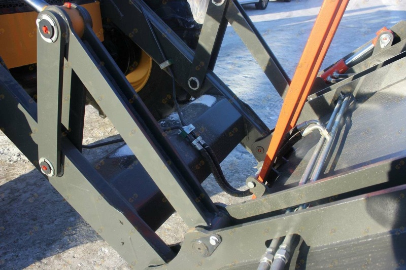 Экскаватор-погрузчик MTK 4CX