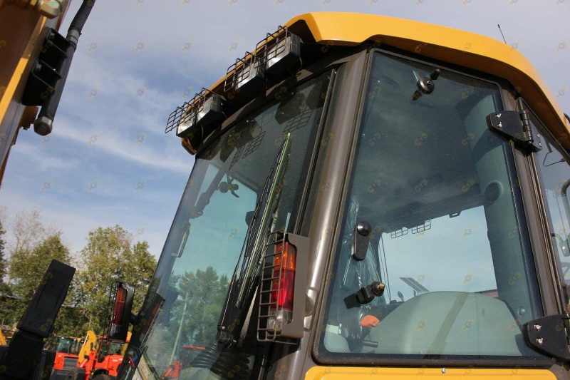 Экскаватор-погрузчик MTK T17,5/24