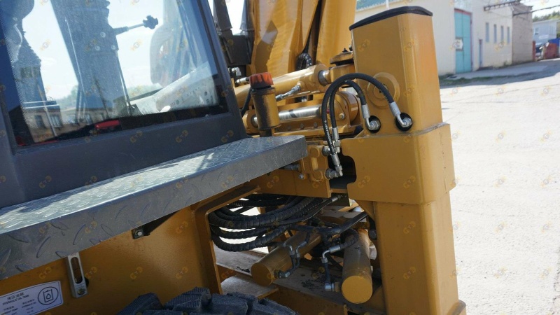 Экскаватор-погрузчик MTK T20/20