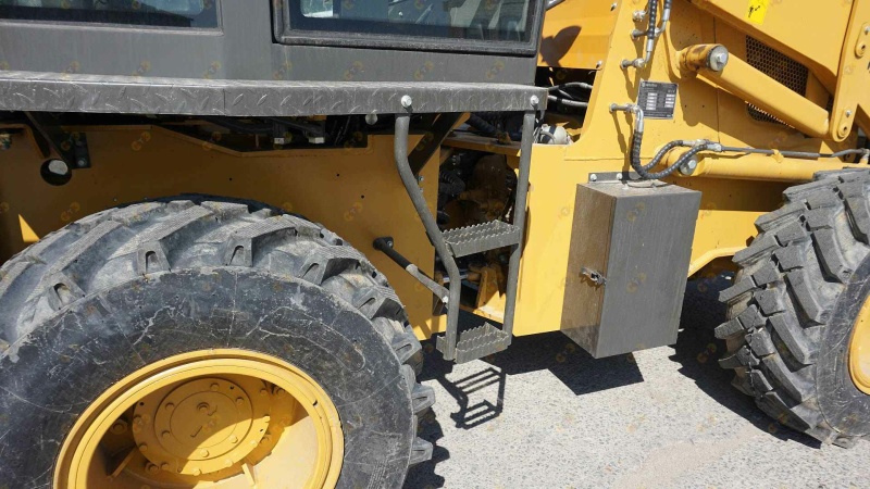 Экскаватор-погрузчик MTK T20/20