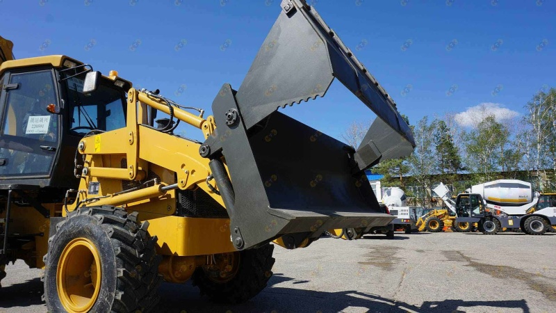 Экскаватор-погрузчик MTK T20/20