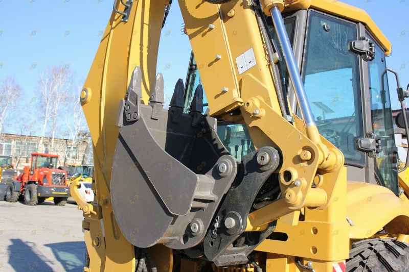 Экскаватор-погрузчик MTK T24/24