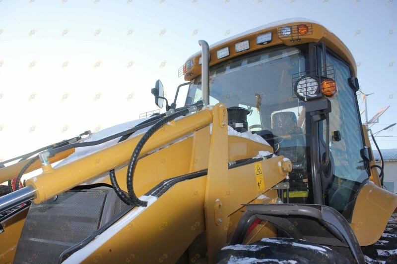 Экскаватор-погрузчик MTK T28/28