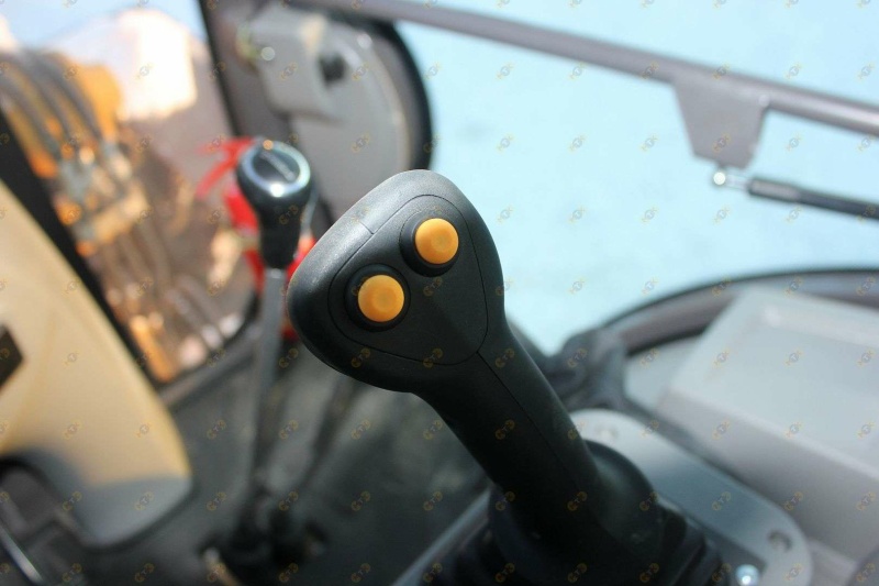 Экскаватор-погрузчик MTK T28/28