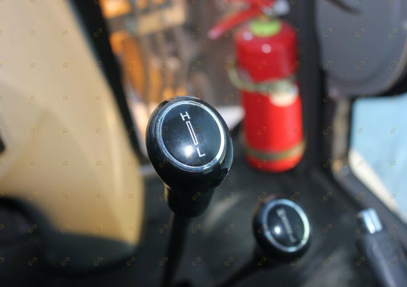 Экскаватор-погрузчик MTK T28/28