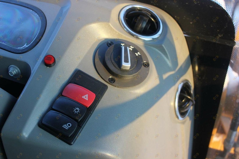 Экскаватор-погрузчик MTK T28/28