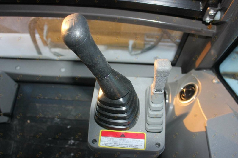 Экскаватор-погрузчик MTK T28/28