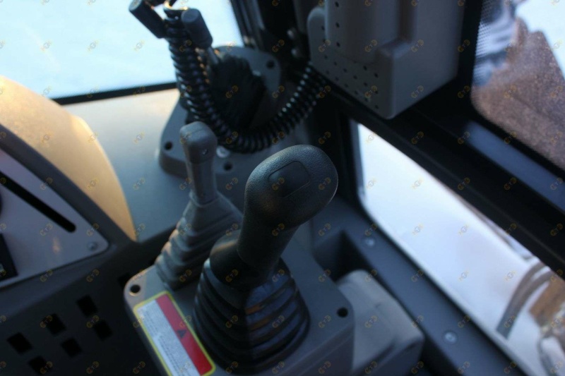 Экскаватор-погрузчик MTK T28/28