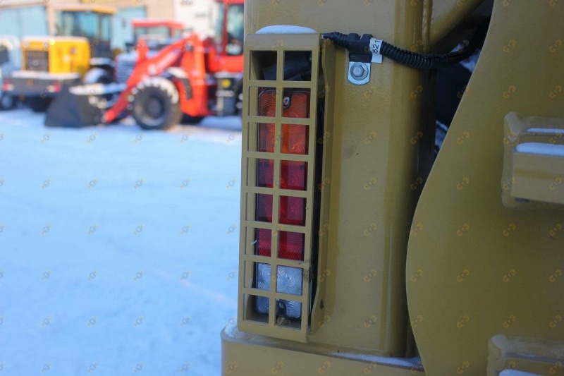 Экскаватор-погрузчик MTK T28/28