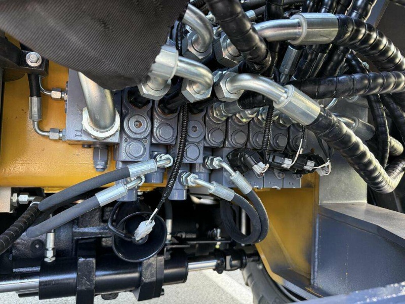 Экскаватор-погрузчик MTK CX4 PRO