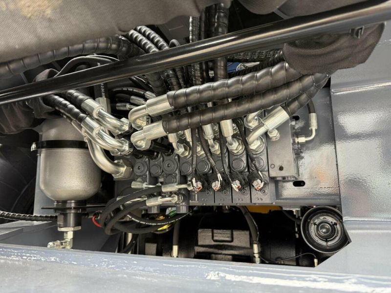 Экскаватор-погрузчик MTK CX4 PRO