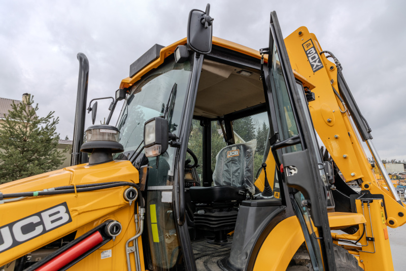 Экскаватор-погрузчик JCB 3DX Super (Индия)