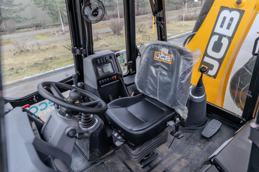 Экскаватор-погрузчик JCB 3DX Super (Индия), мощность двигателя 55 кВт, эксплуатационная масса 8150 кг