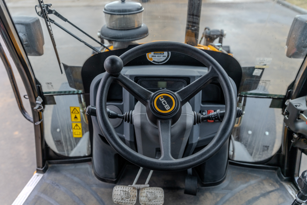 Экскаватор-погрузчик JCB 3DX Super (Индия), мощность двигателя 55 кВт, эксплуатационная масса 8150 кг