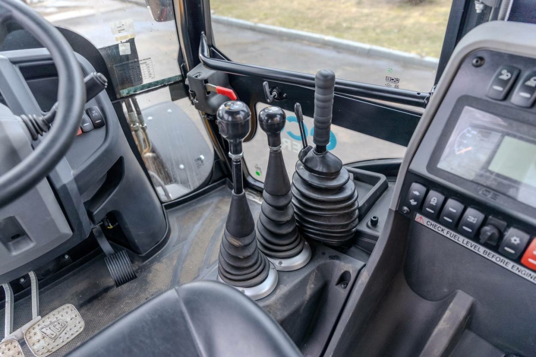 Экскаватор-погрузчик JCB 3DX Super (Индия), мощность двигателя 55 кВт, эксплуатационная масса 8150 кг