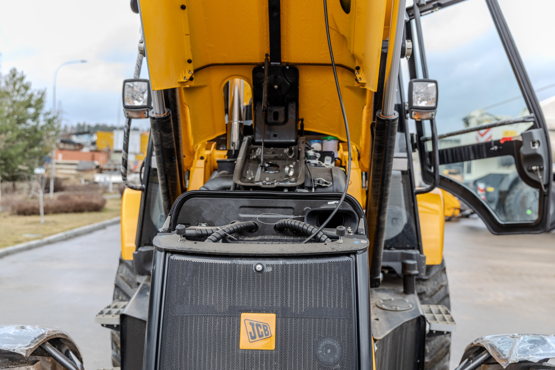 Экскаватор-погрузчик JCB 3CX (Россия), мощность двигателя 68.6 кВт, эксплуатационная масса 8445 кг