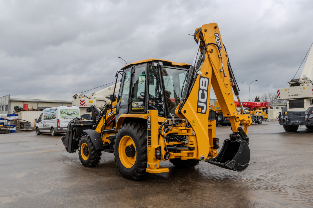 Экскаватор-погрузчик JCB 3CX Plus (Индия), мощность двигателя 68.6 кВт, эксплуатационная масса 8420 кг